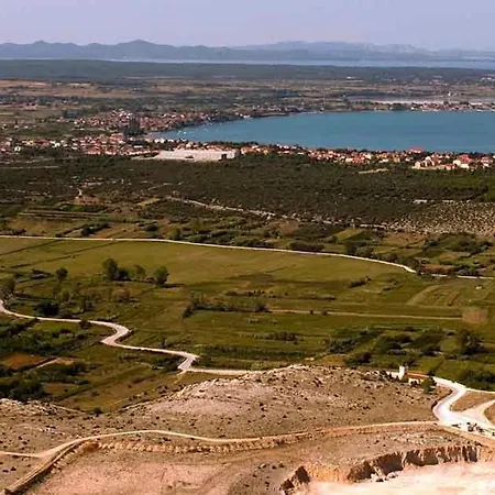 Apartment Apartman Petra Vrsi