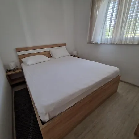 Apartment Apartman Petra Vrsi